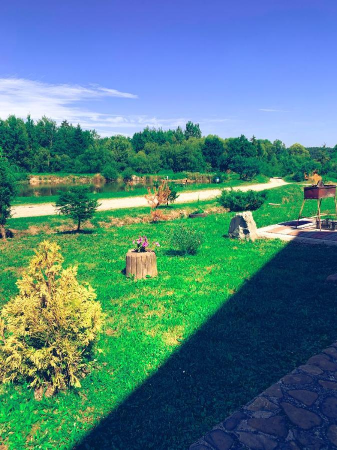 Готель Явір Агро Vyshnivtsi Esterno foto
